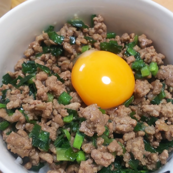 フライパン１つで！ニラひき肉丼